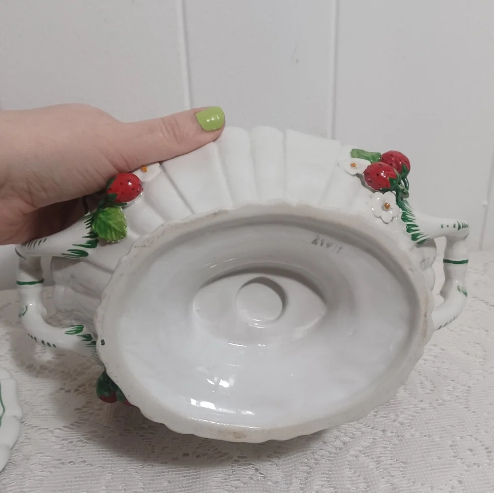 Italian Strawberry Tureen - Picture 11 of 13